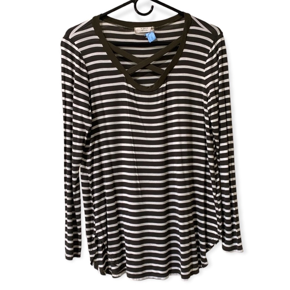 Long sleeve olive and cream medium t-shirt